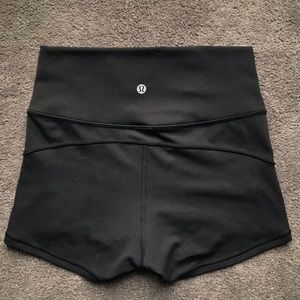 Lululemon high rise yoga shorts size 6